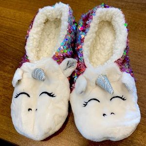 Super sparkly unicorn slippers. Kids size large. No size or brand listed.